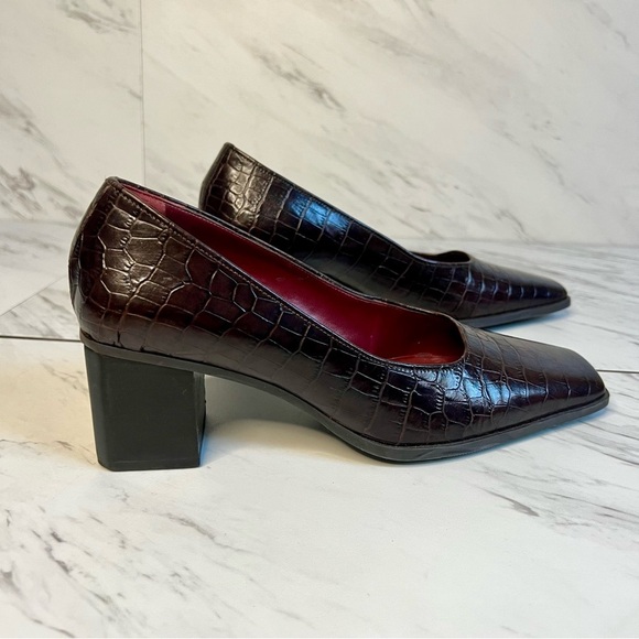 3/$60 Bandolino Moon Croc Square Toe Leather Chocolate Pump Heel SZ 6.5 - Picture 4 of 6